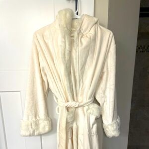 Ivory Alpaca Faux Fur Robe Pottery Barn Size Small